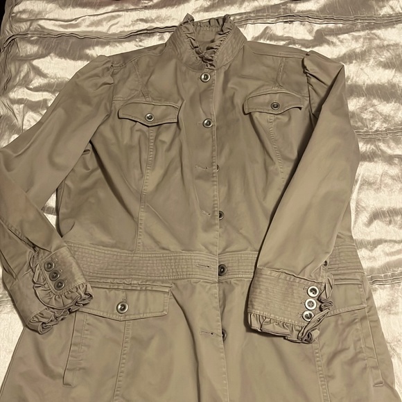 Feminine, soft cotton twill knee-length Trenchcoat - Picture 1 of 2